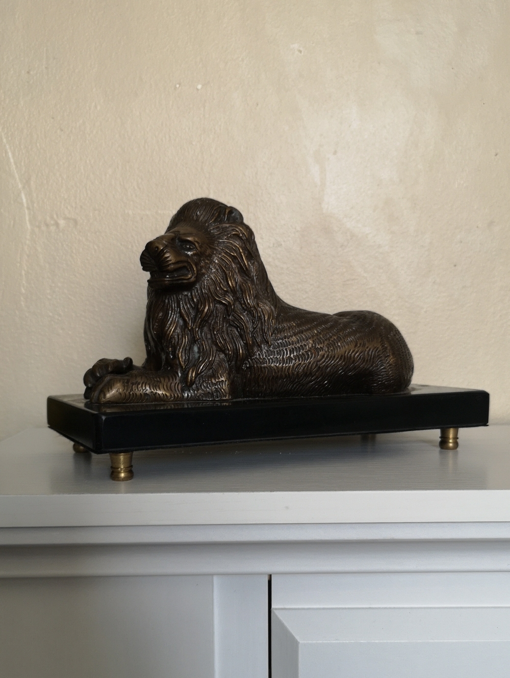 Beautiful Quality Lion Brass/Bronze Statue on Solid Stone Base Footed by Bombay